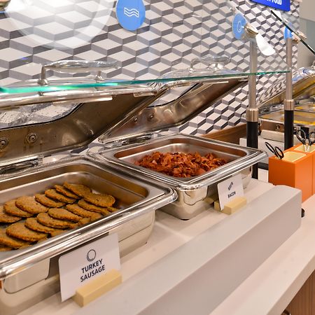 Holiday Inn Express & Suites Vaughan-Southwest By Ihg Esterno foto