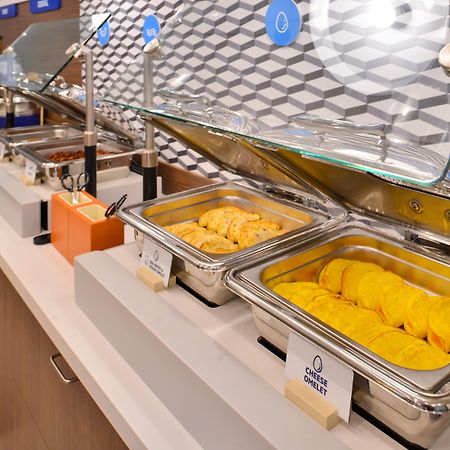 Holiday Inn Express & Suites Vaughan-Southwest By Ihg Esterno foto