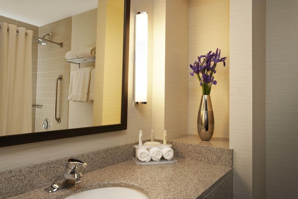 Holiday Inn Express & Suites Vaughan-Southwest By Ihg Esterno foto