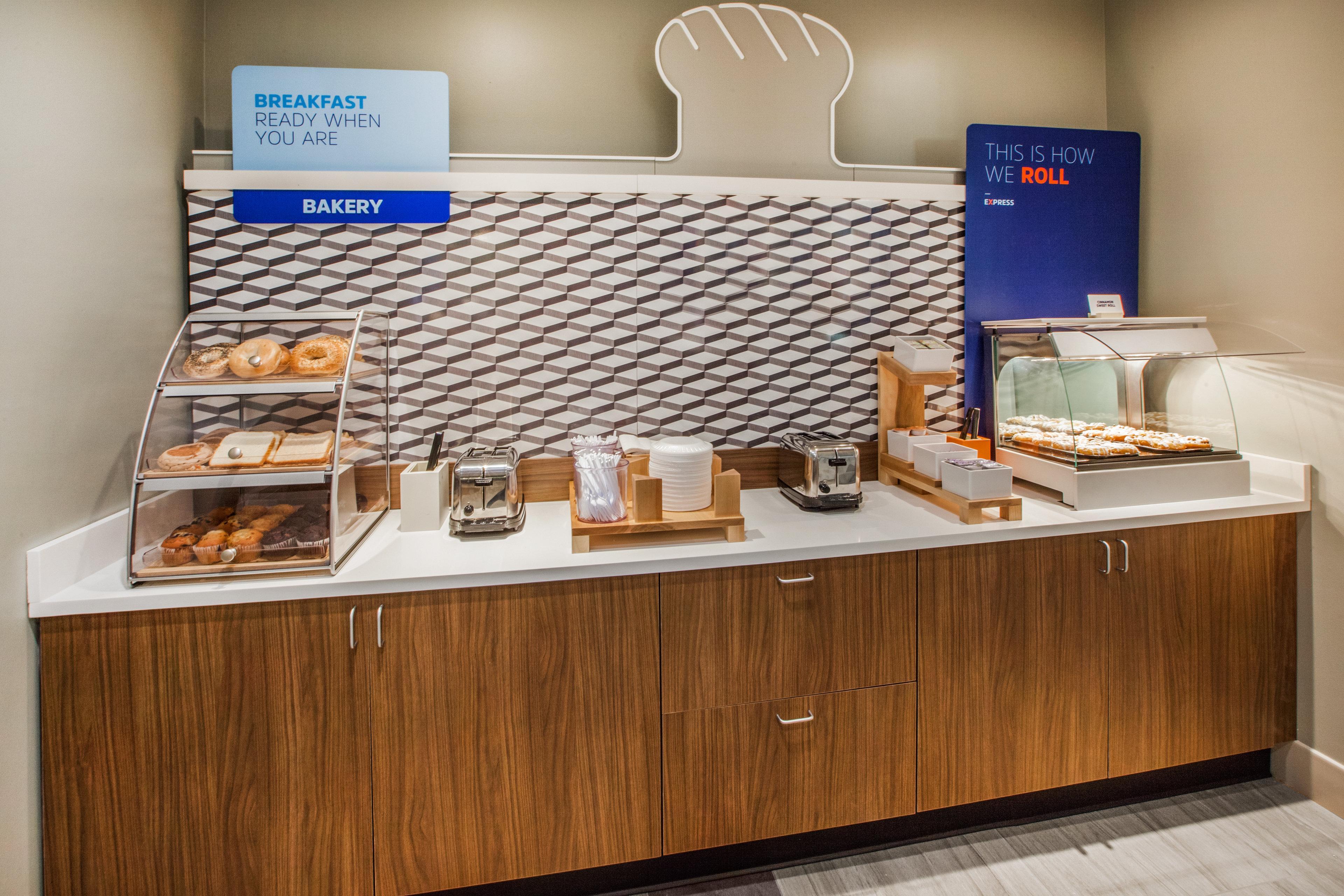 Holiday Inn Express & Suites Vaughan-Southwest By Ihg Esterno foto