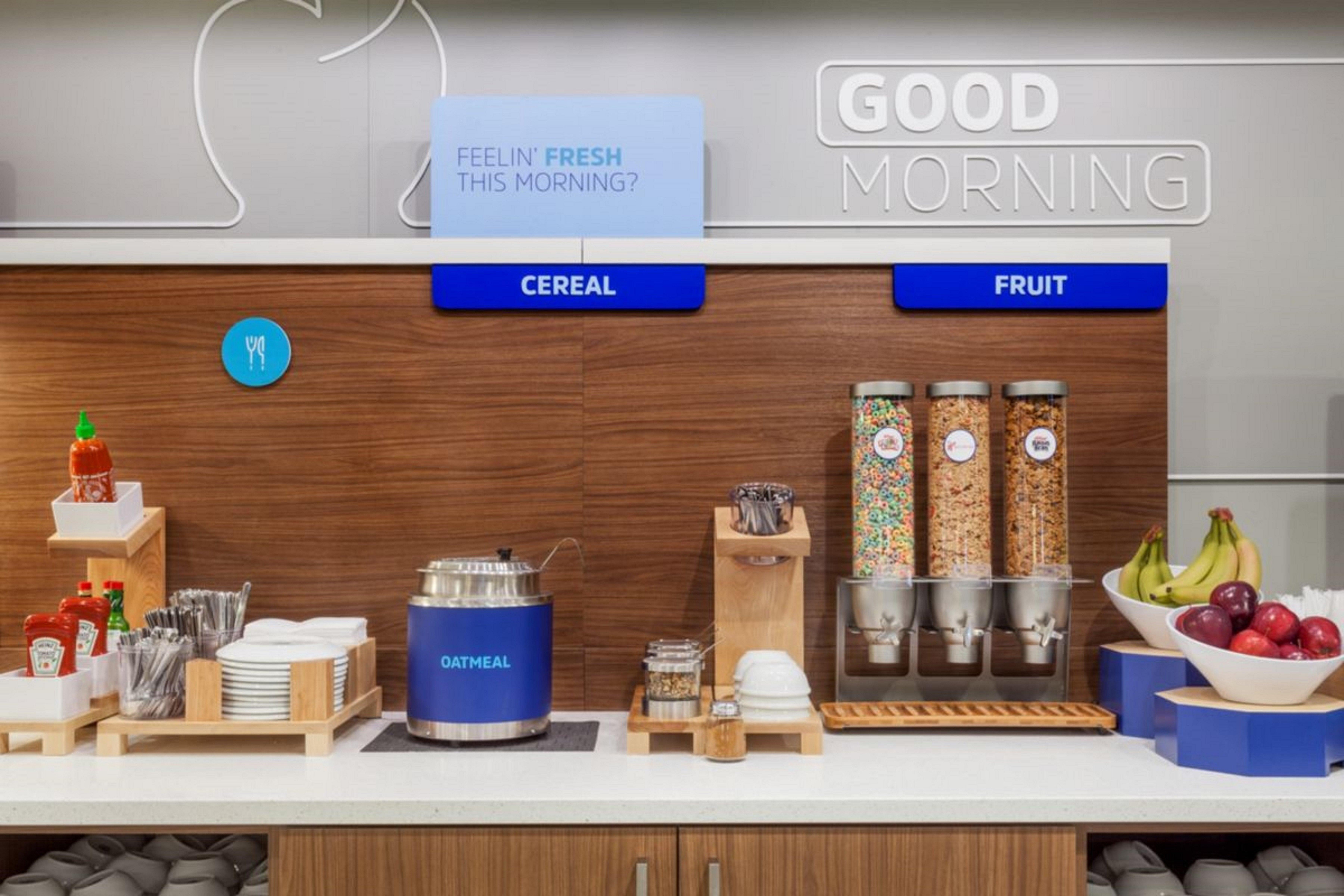 Holiday Inn Express & Suites Vaughan-Southwest By Ihg Esterno foto