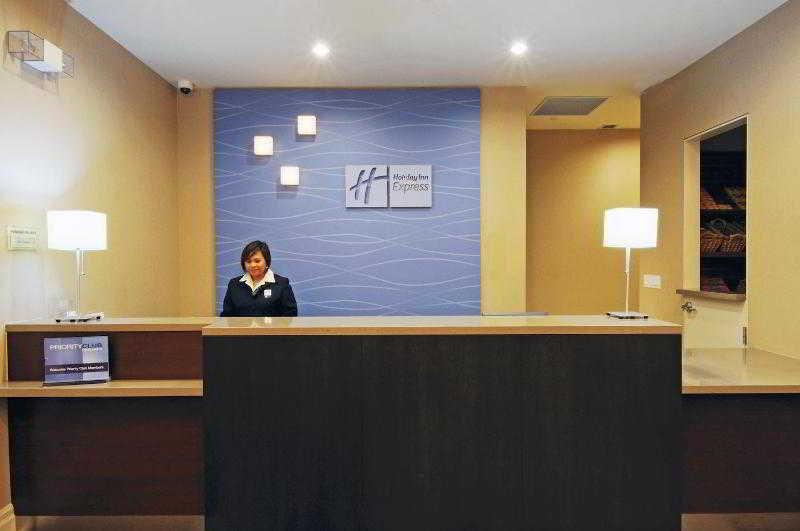 Holiday Inn Express & Suites Vaughan-Southwest By Ihg Esterno foto