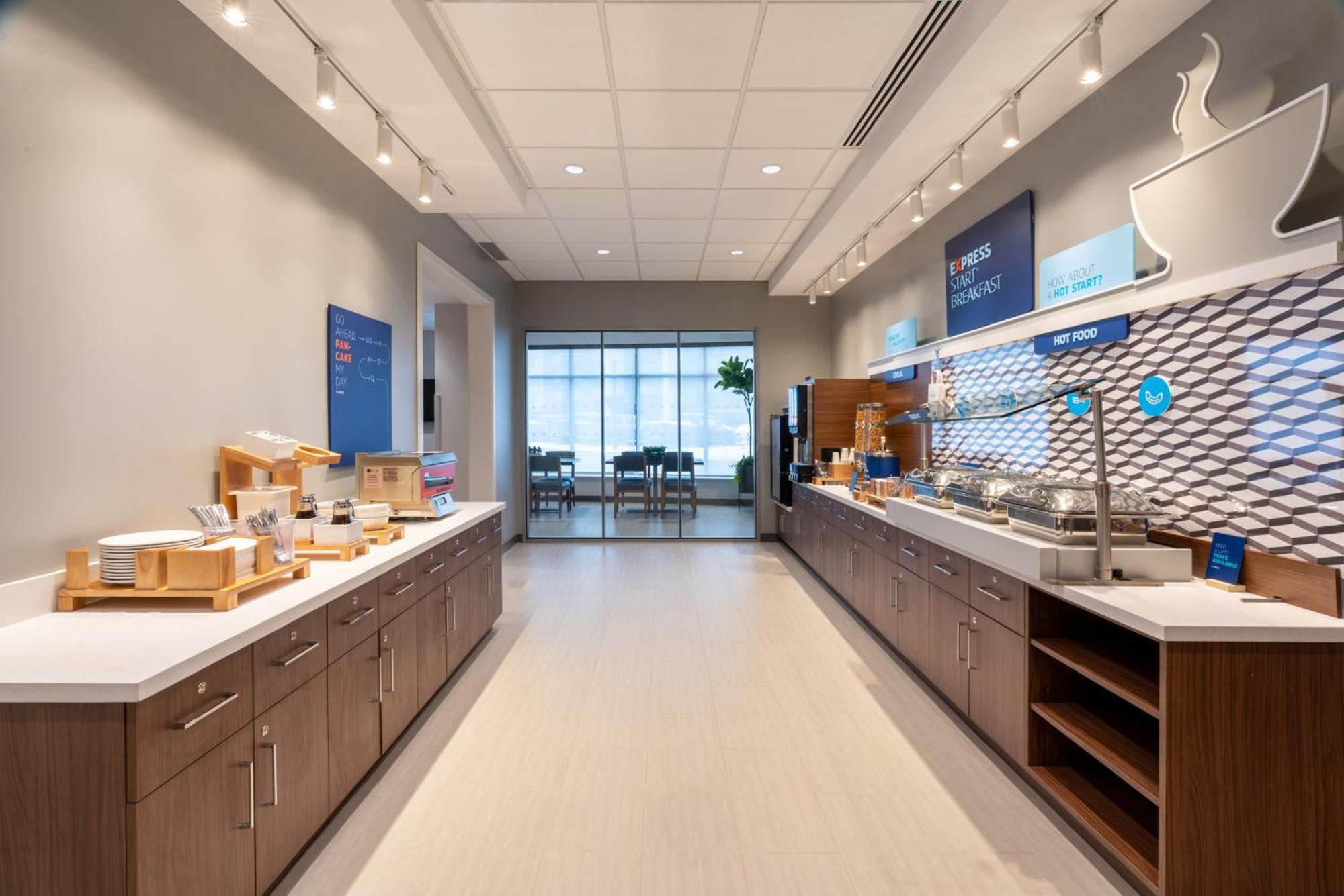Holiday Inn Express & Suites Vaughan-Southwest By Ihg Esterno foto