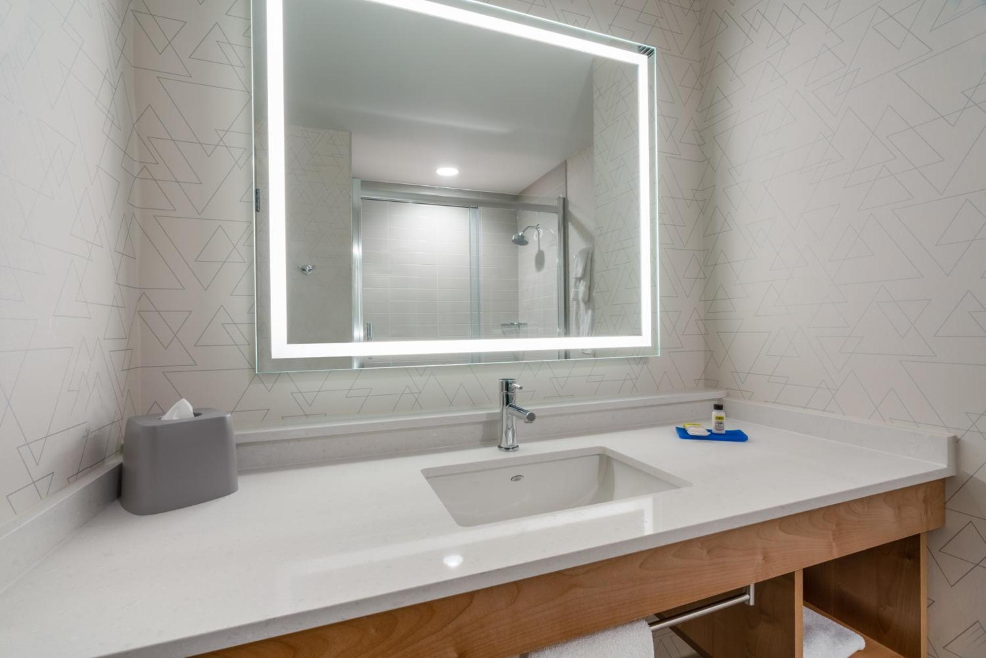 Holiday Inn Express & Suites Vaughan-Southwest By Ihg Esterno foto