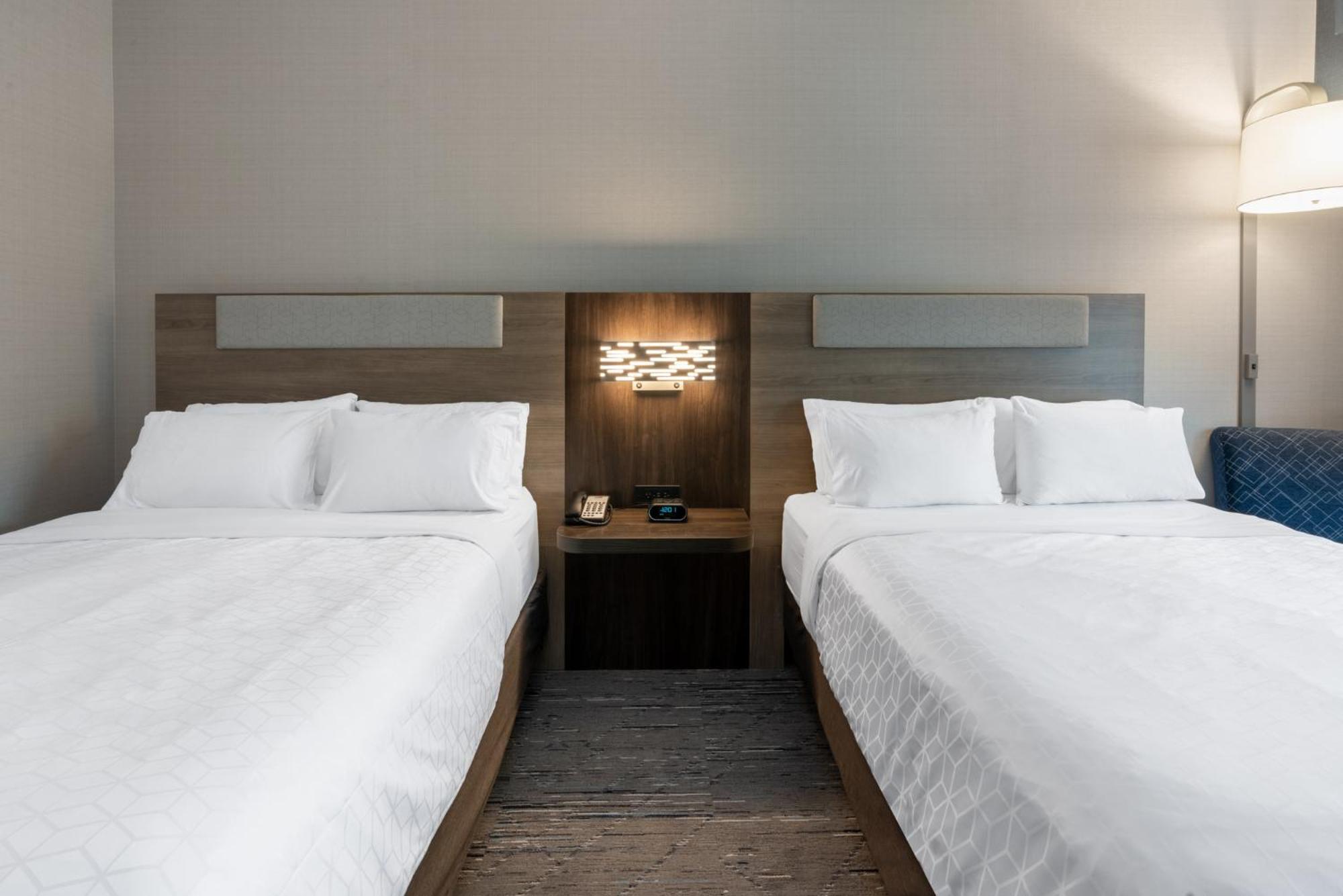 Holiday Inn Express & Suites Vaughan-Southwest By Ihg Esterno foto