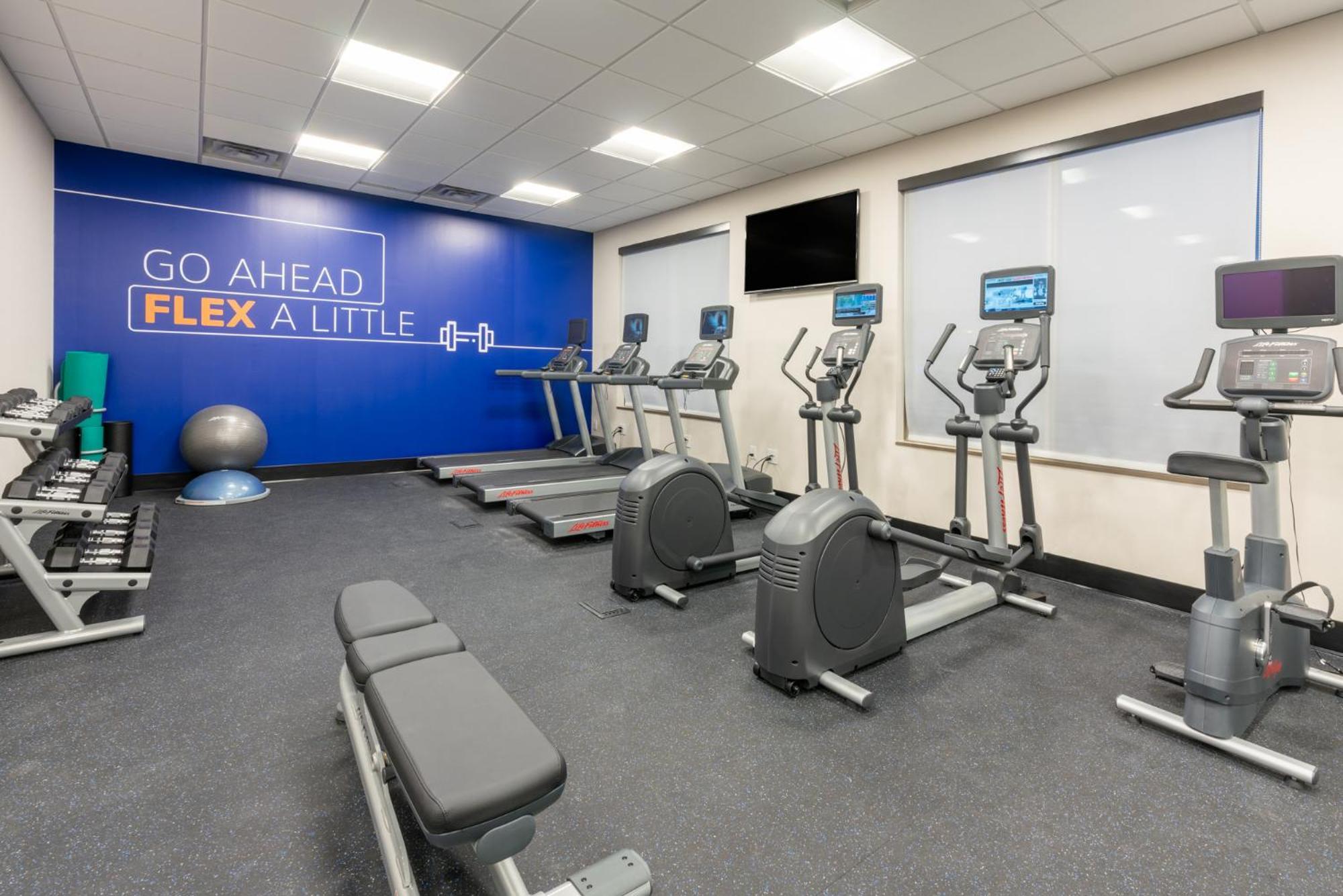 Holiday Inn Express & Suites Vaughan-Southwest By Ihg Esterno foto