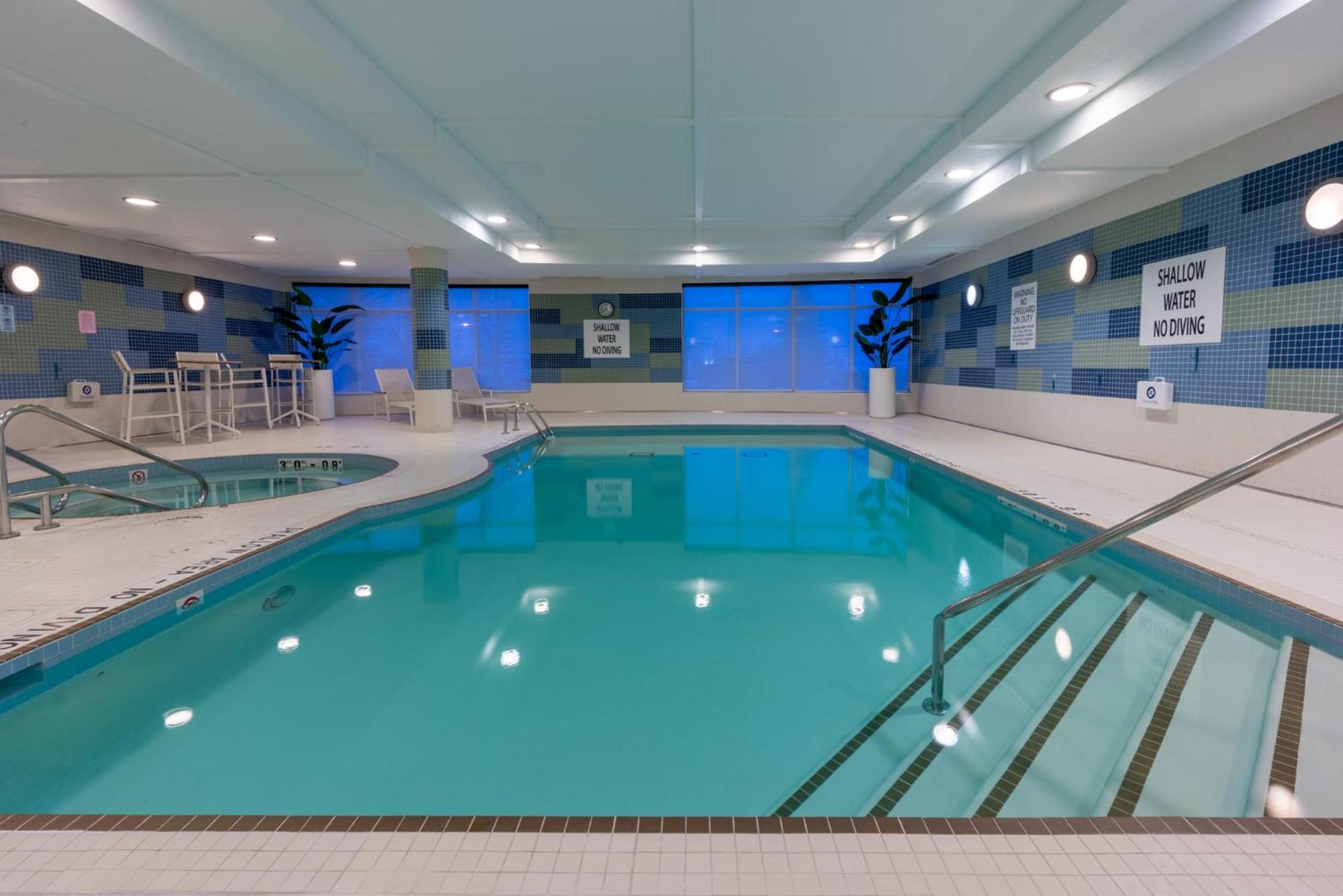 Holiday Inn Express & Suites Vaughan-Southwest By Ihg Esterno foto
