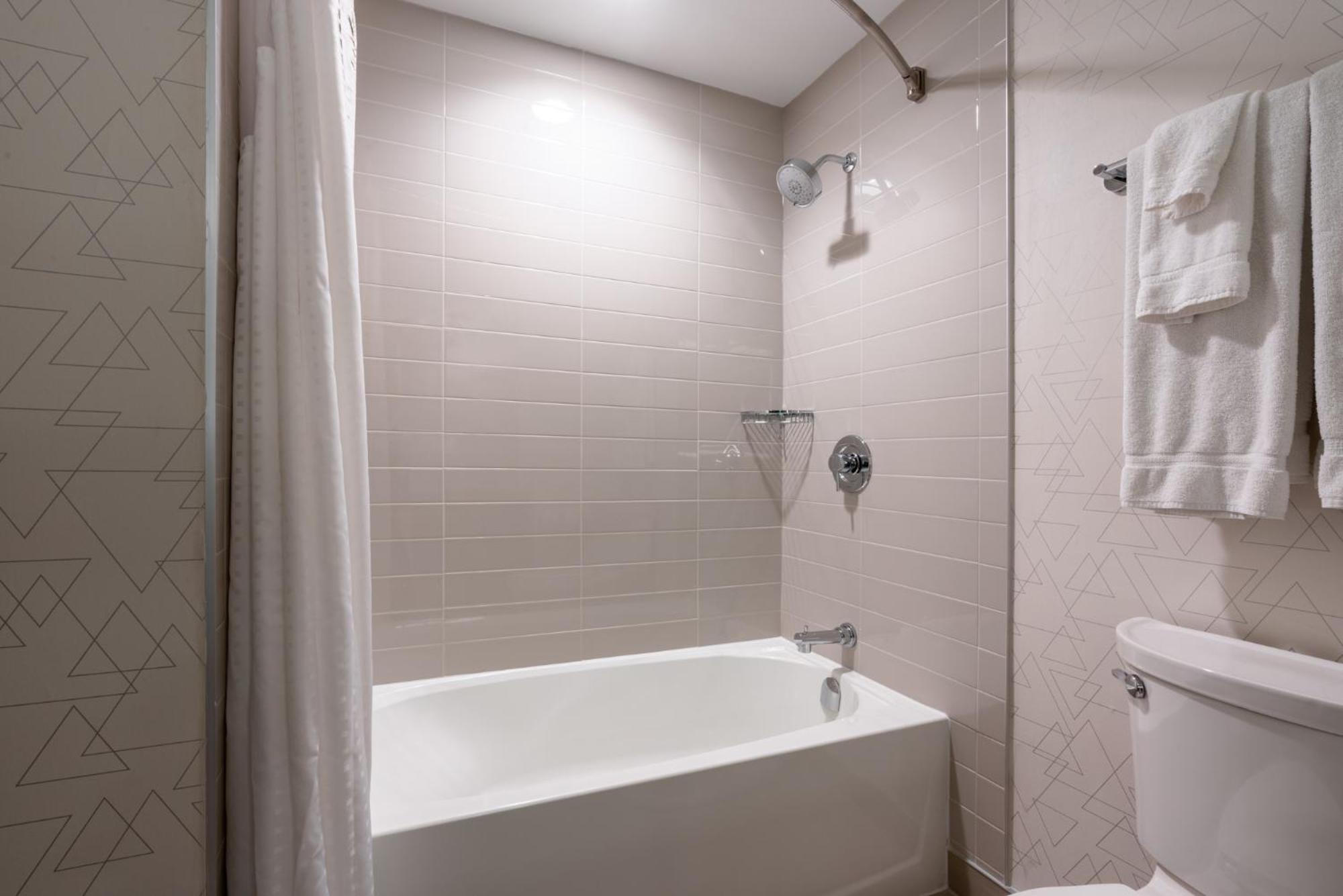 Holiday Inn Express & Suites Vaughan-Southwest By Ihg Esterno foto