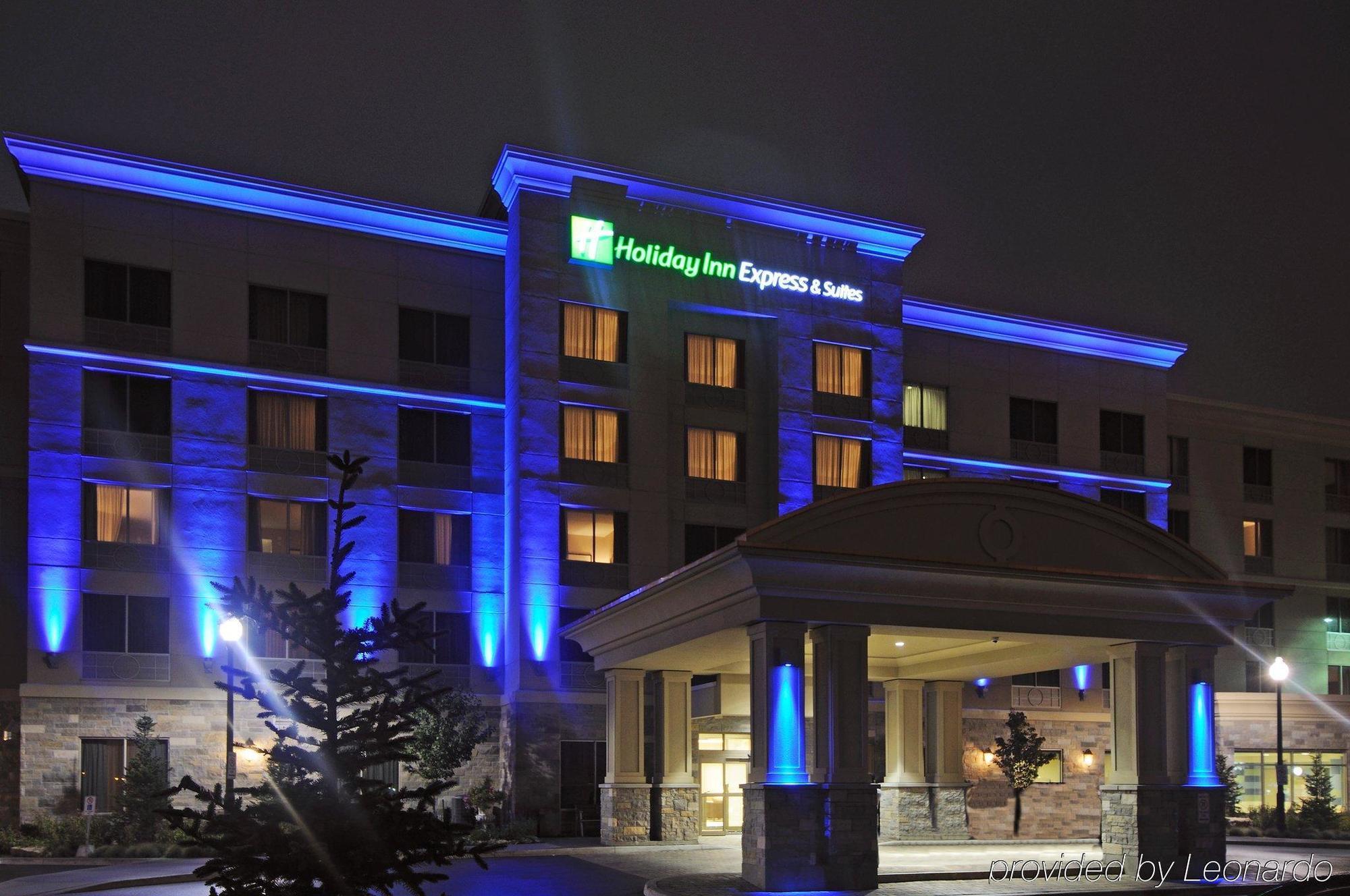 Holiday Inn Express & Suites Vaughan-Southwest By Ihg Esterno foto