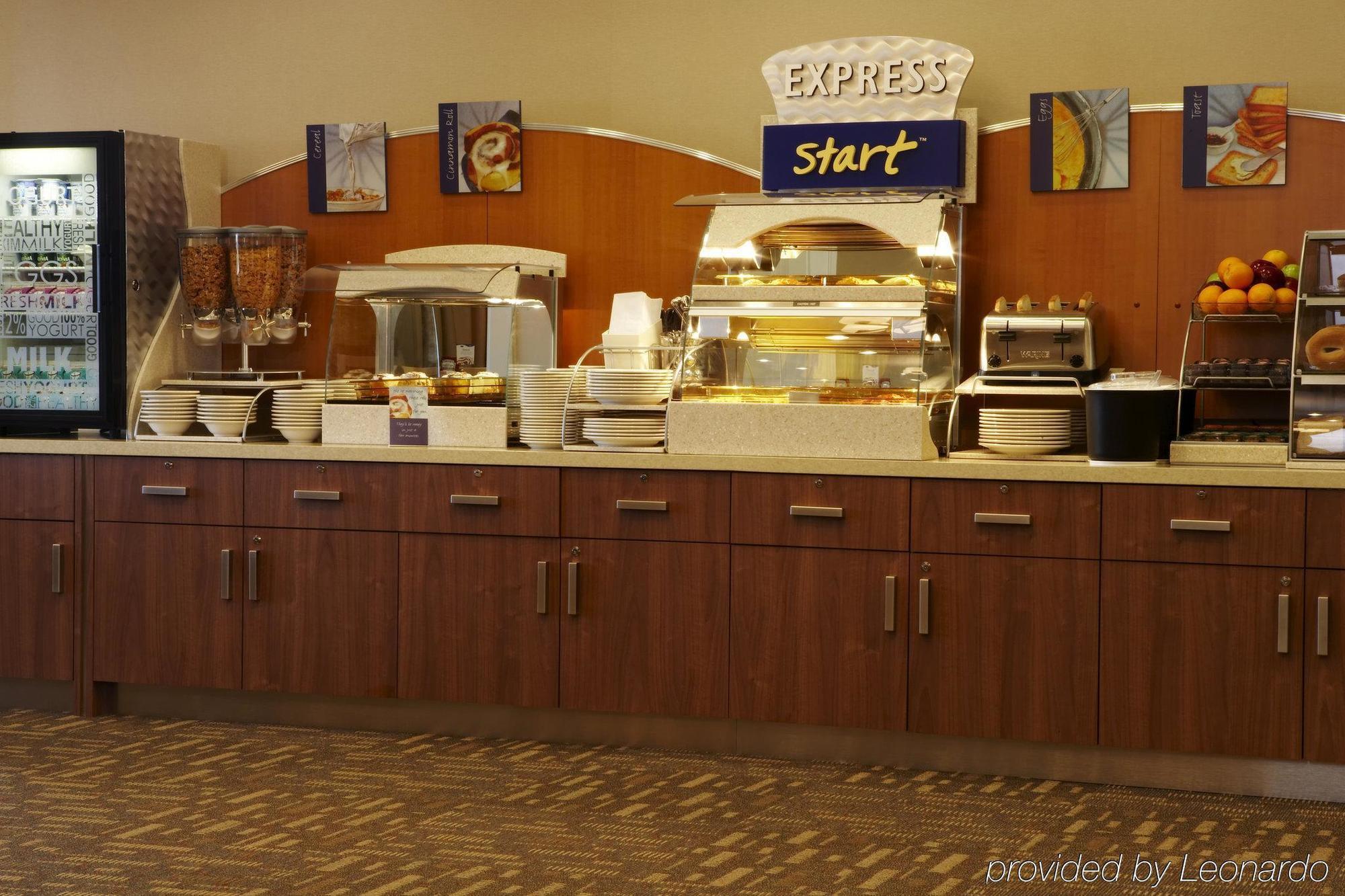 Holiday Inn Express & Suites Vaughan-Southwest By Ihg Esterno foto
