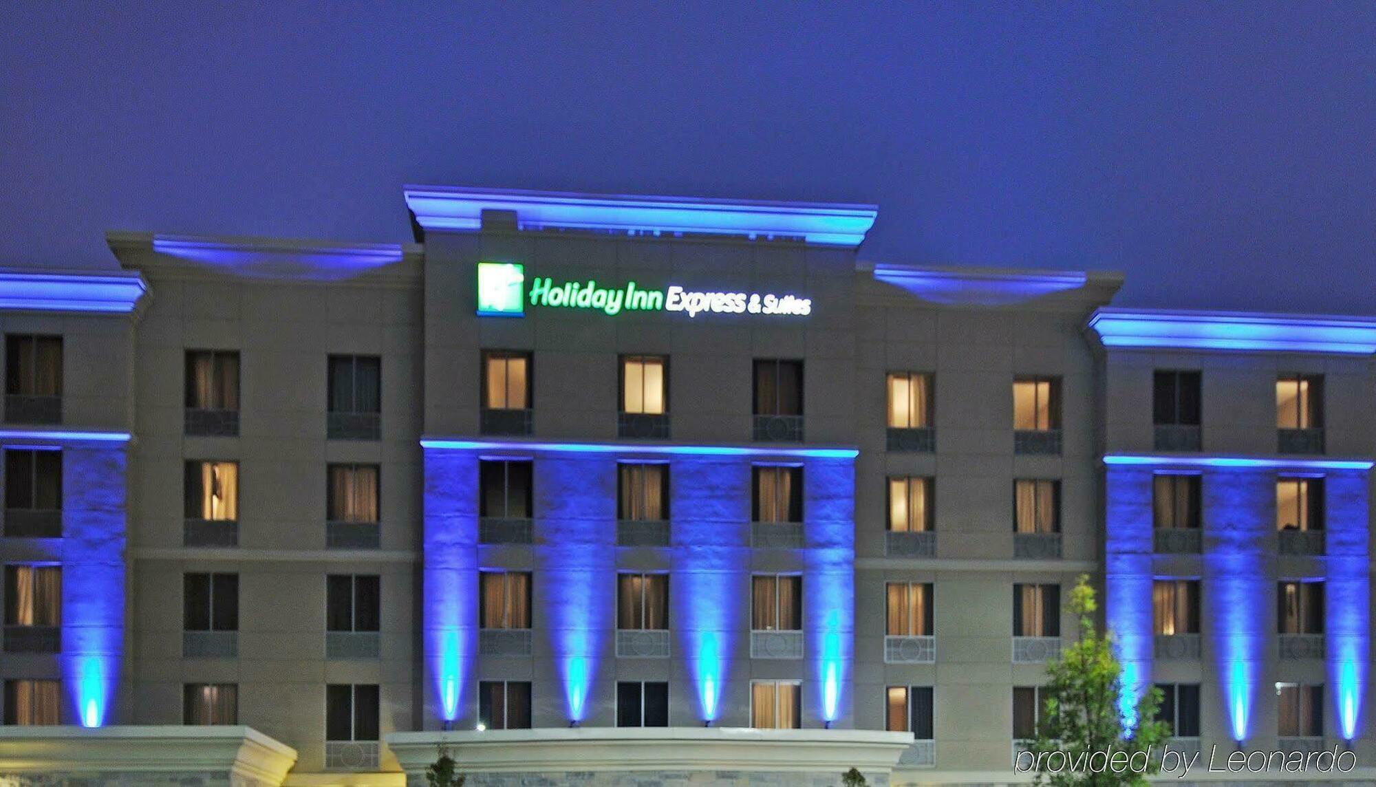 Holiday Inn Express & Suites Vaughan-Southwest By Ihg Esterno foto